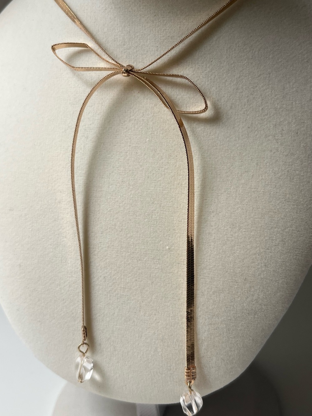 NWT Lucky Brand Gold Tone Bow Necklace - Picture 2 of 5